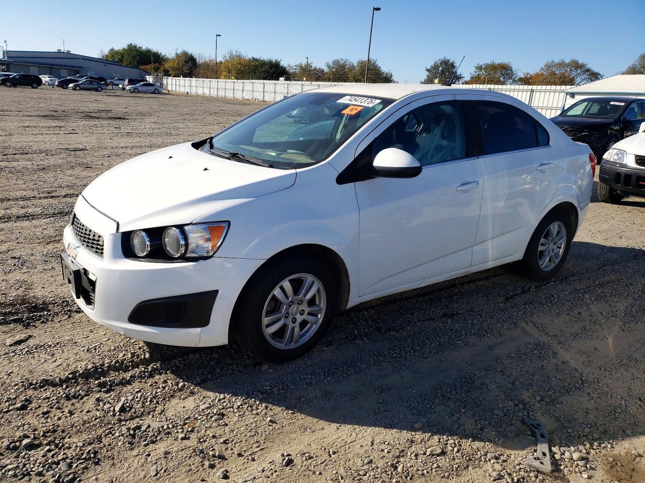 منظر 2013 CHEVROLET SONIC LT، زاوية 1