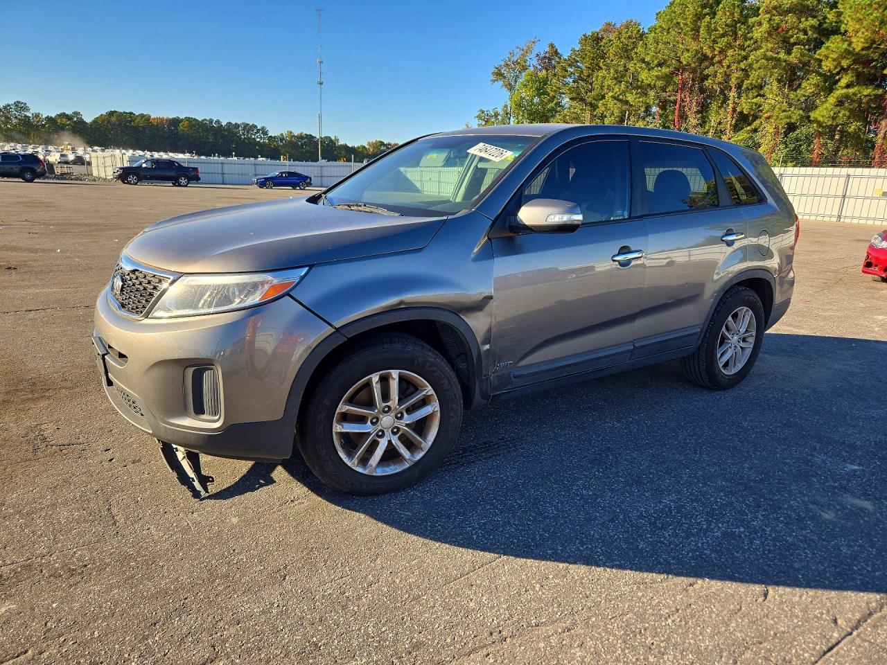 Vista de 2014 KIA SORENTO LX, ángulo 1
