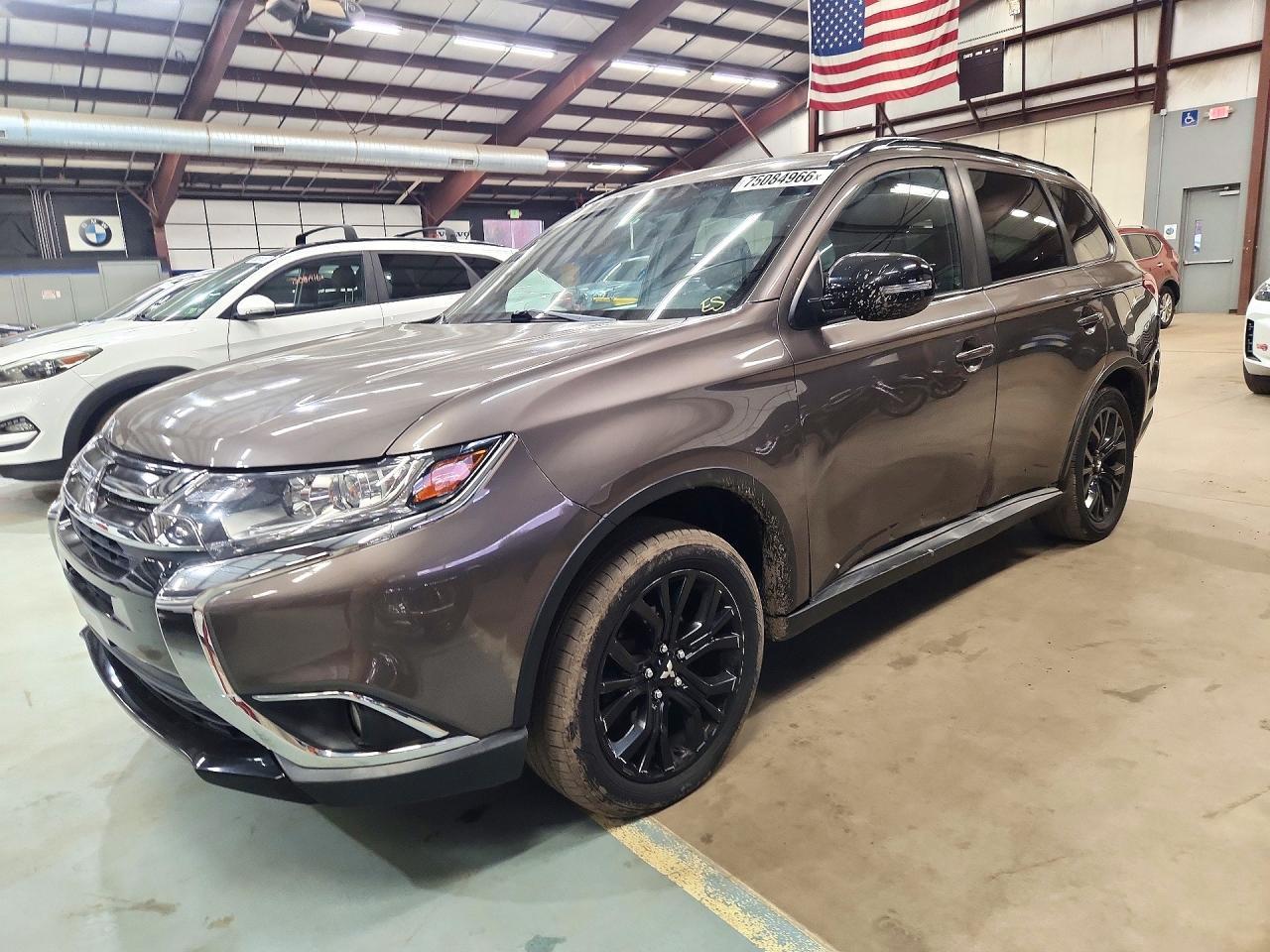 Vista de 2018 MITSUBISHI OUTLANDER SE, ángulo 1