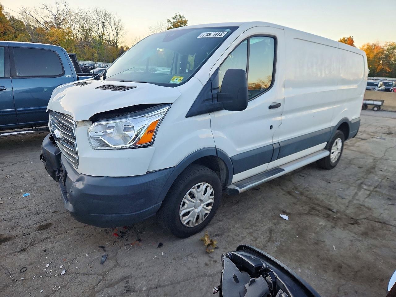 Vue de 2018 FORD TRANSIT T-250, angle 1