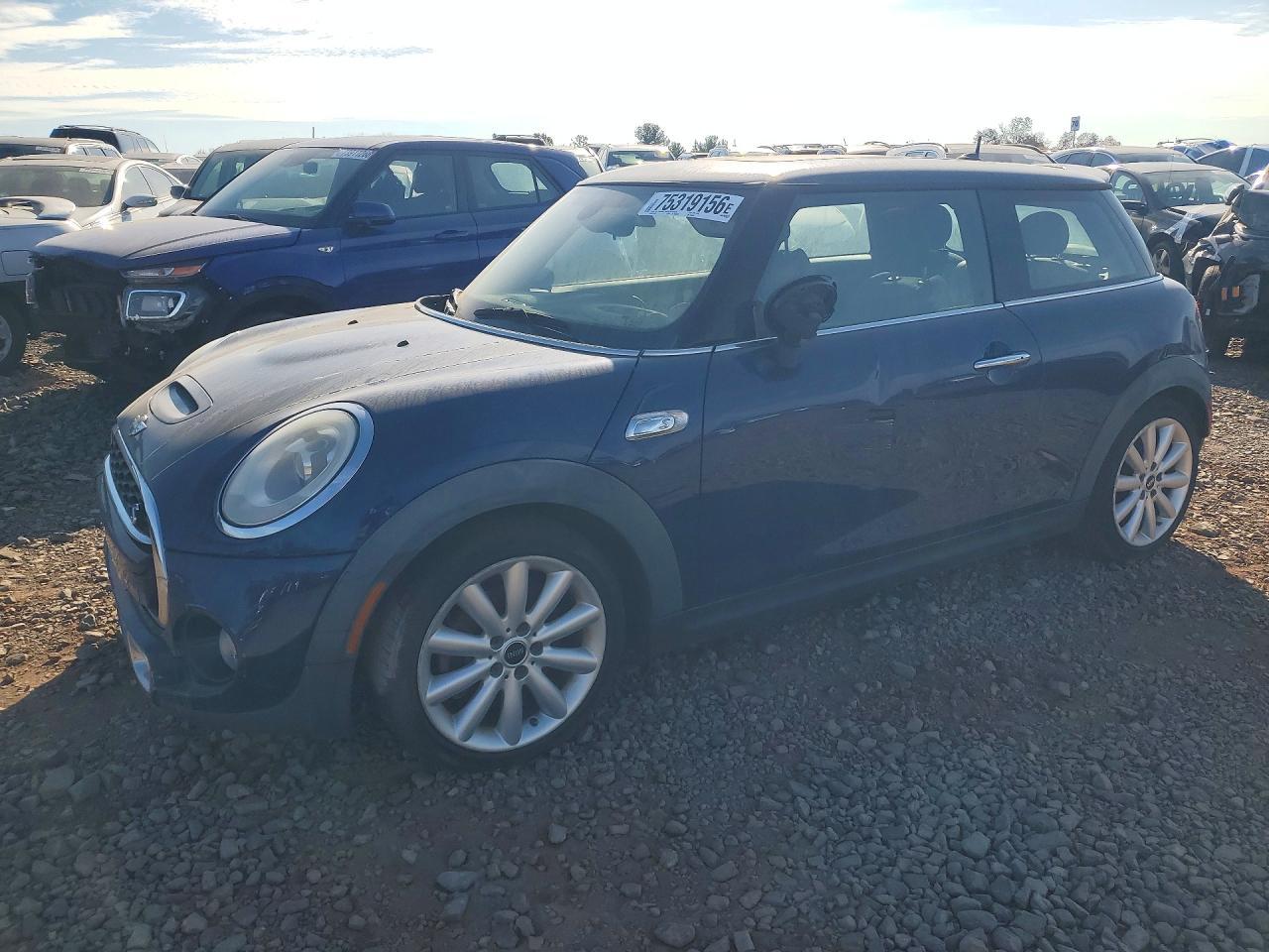 Вид 2014 MINI COOPER S, угол 1