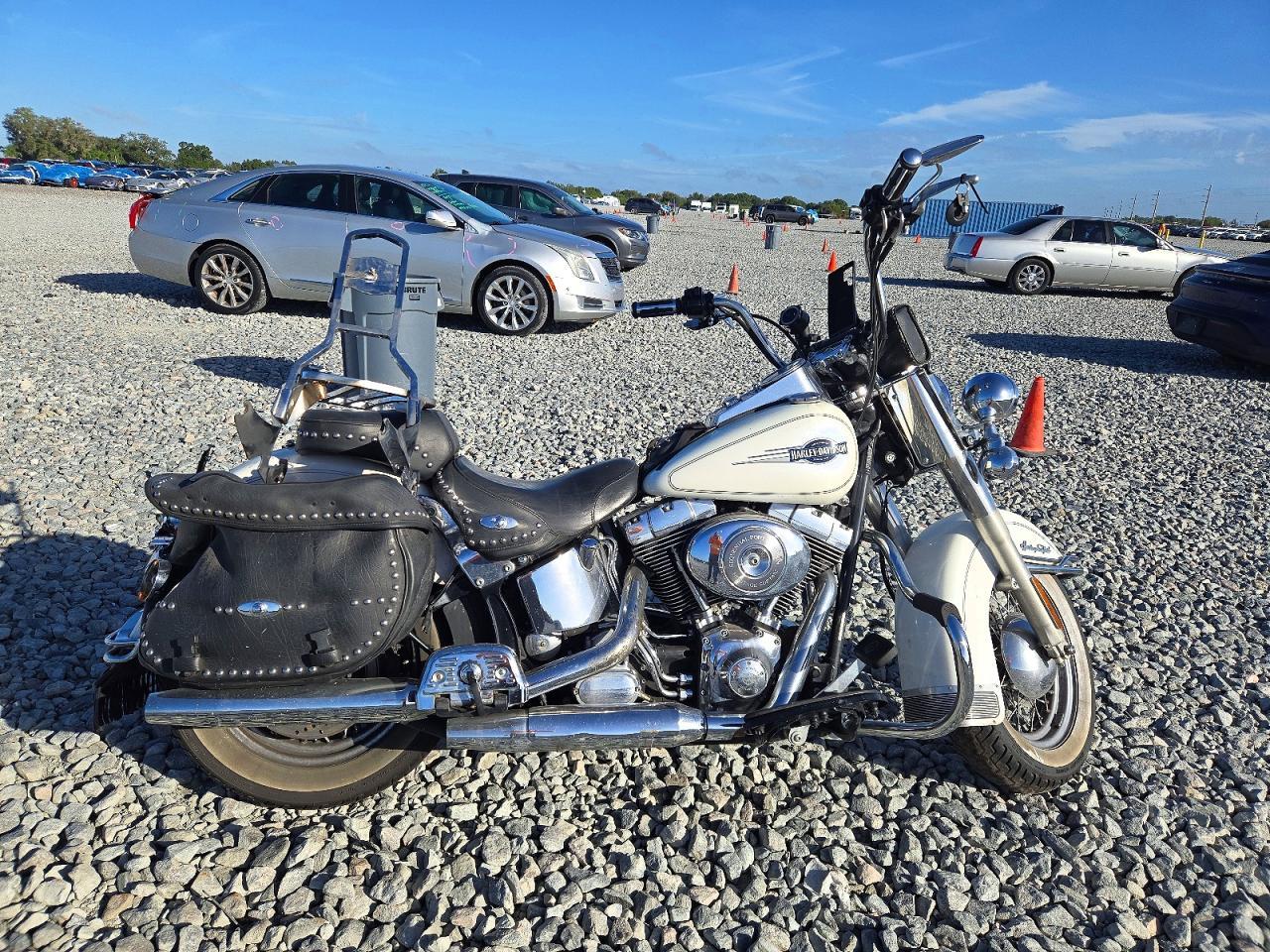 منظر 2006 HARLEY-DAVIDSON FLSTCI، زاوية 1