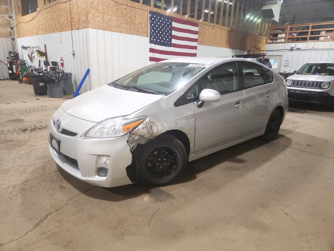Vista de 2011 TOYOTA PRIUS THREE, ángulo 1