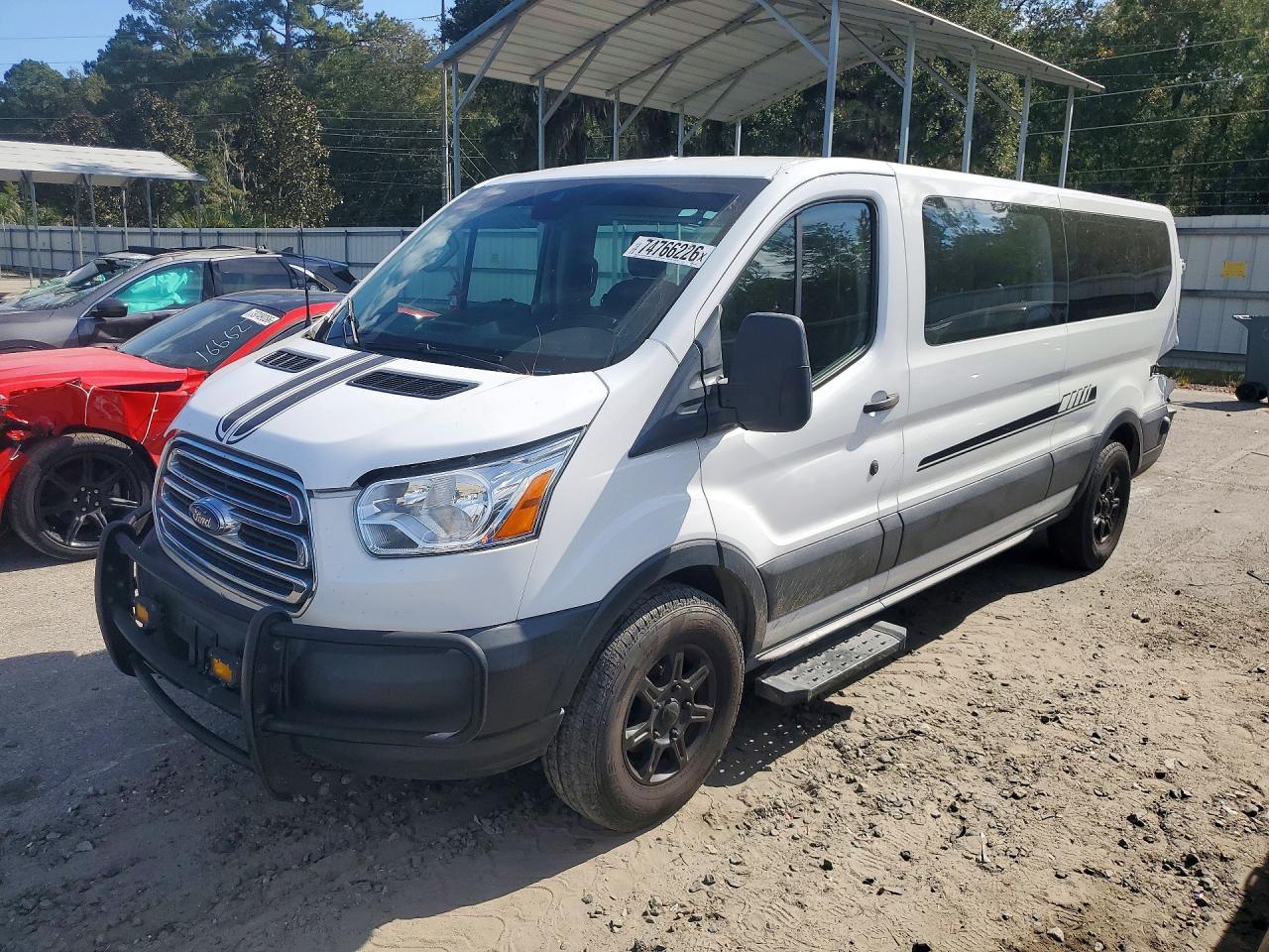 Vista de 2019 FORD TRANSIT T-350, ángulo 1