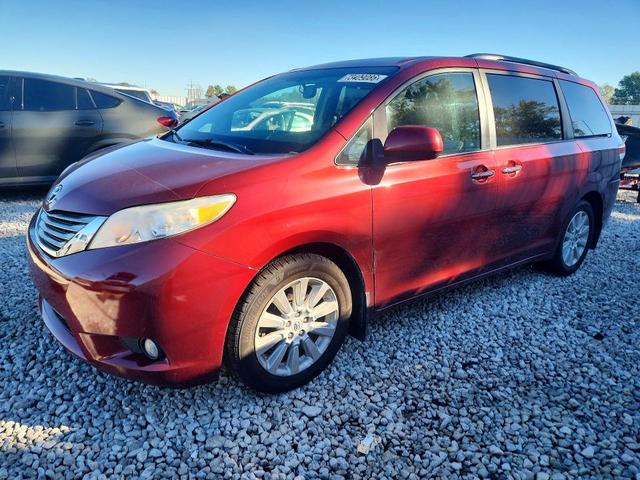 2011 TOYOTA SIENNA