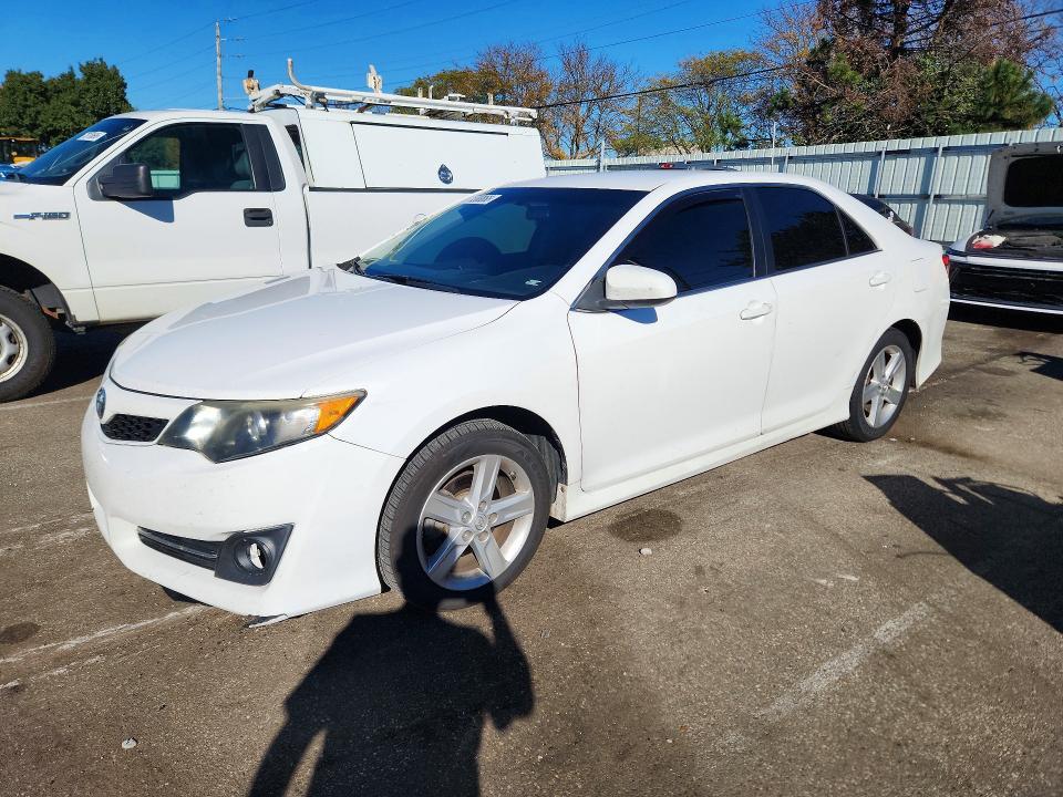 2014 TOYOTA CAMRY SE  