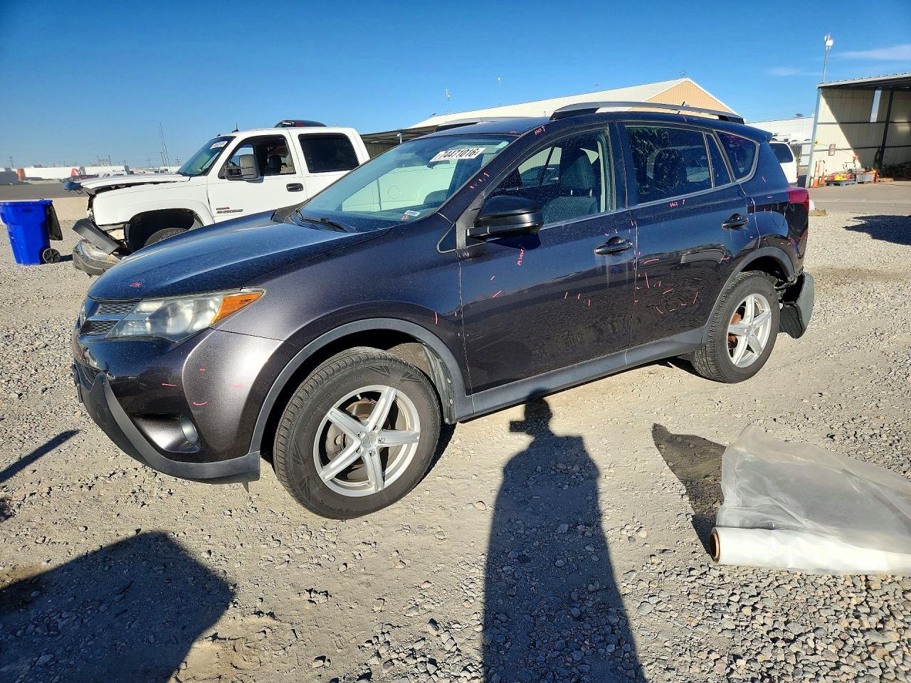 منظر 2014 TOYOTA RAV4 LE، زاوية 1