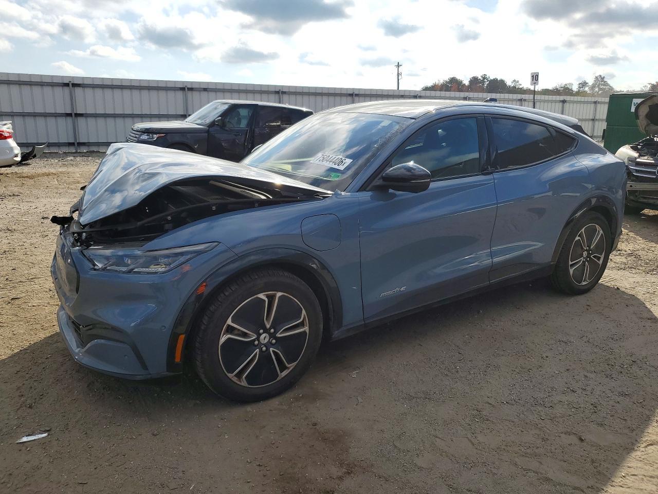Vue de 2023 FORD MUSTANG MACH-E PREMIUM, angle 1