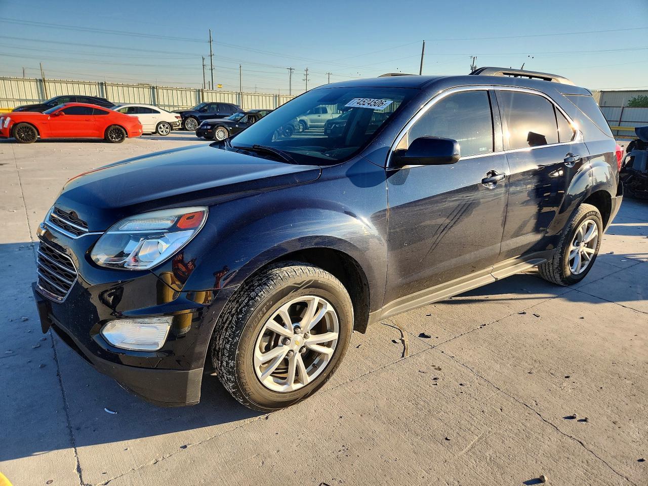Vista de 2017 CHEVROLET EQUINOX LT, ángulo 1