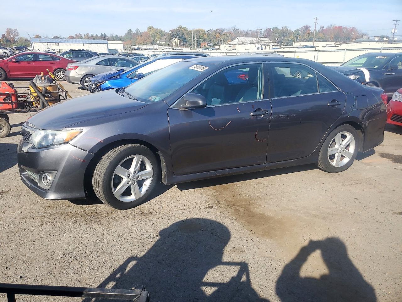 Вид 2014 TOYOTA CAMRY SE, угол 1