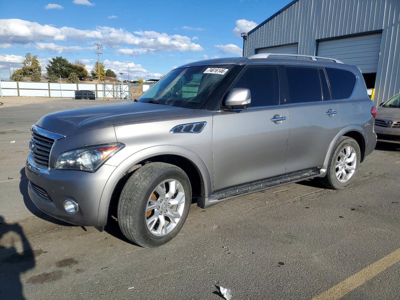 Vista de 2012 INFINITI QX56 BASE, ángulo 1