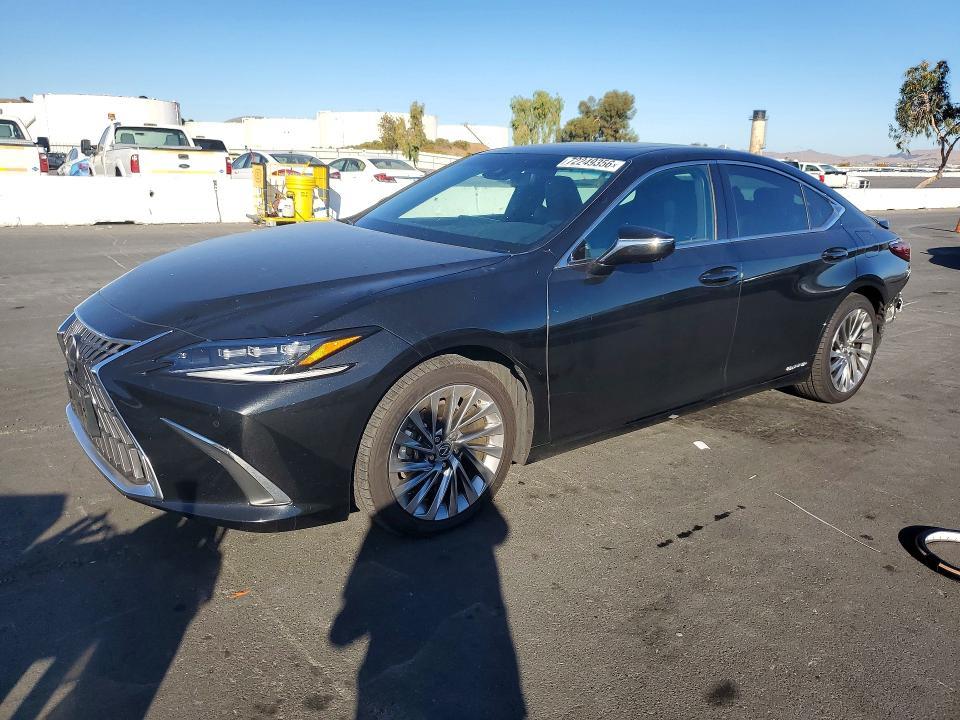 2022 LEXUS ES 300H LUXURY  