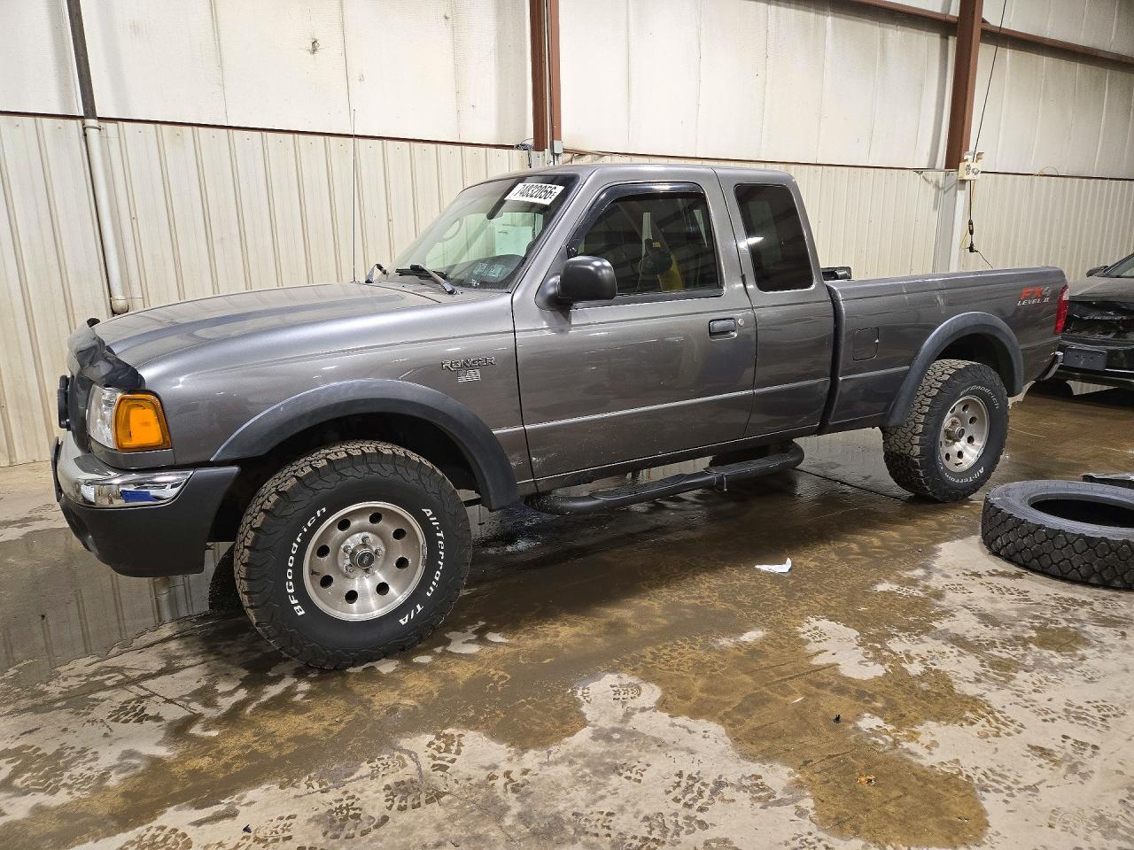 Vue de 2005 FORD RANGER SUPER CAB, angle 1