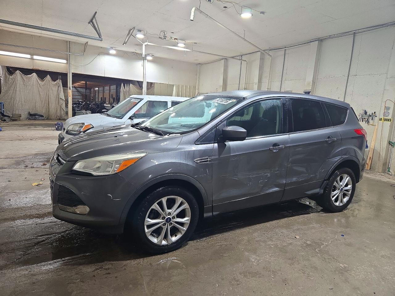منظر 2014 FORD ESCAPE SE، زاوية 1