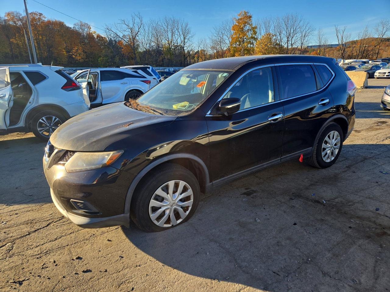 Vue de 2015 NISSAN ROGUE S, angle 1