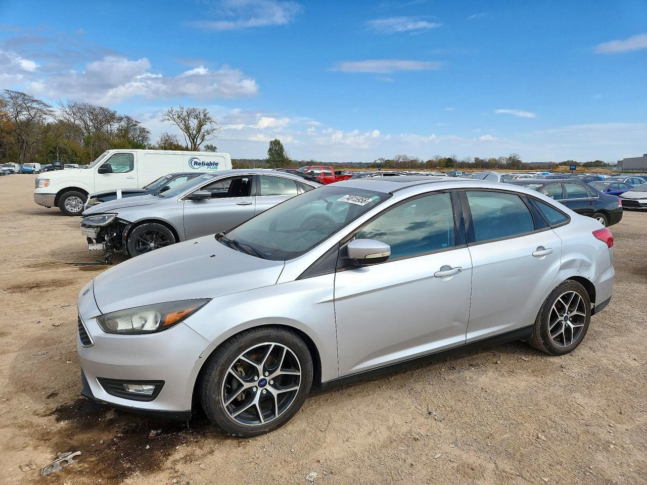 Vista de 2017 FORD FOCUS SEL, ángulo 1