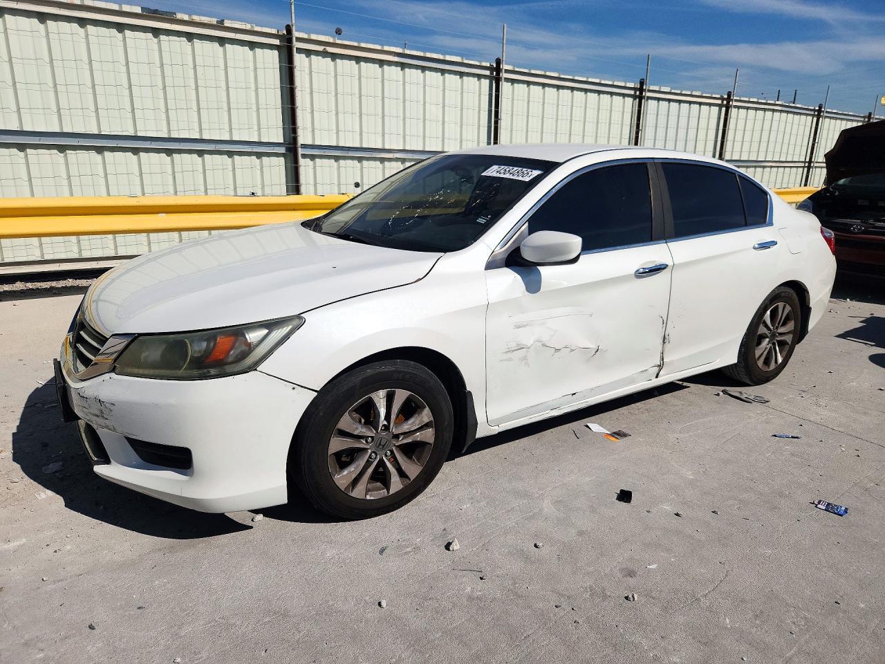 Vue de 2015 HONDA ACCORD LX, angle 1