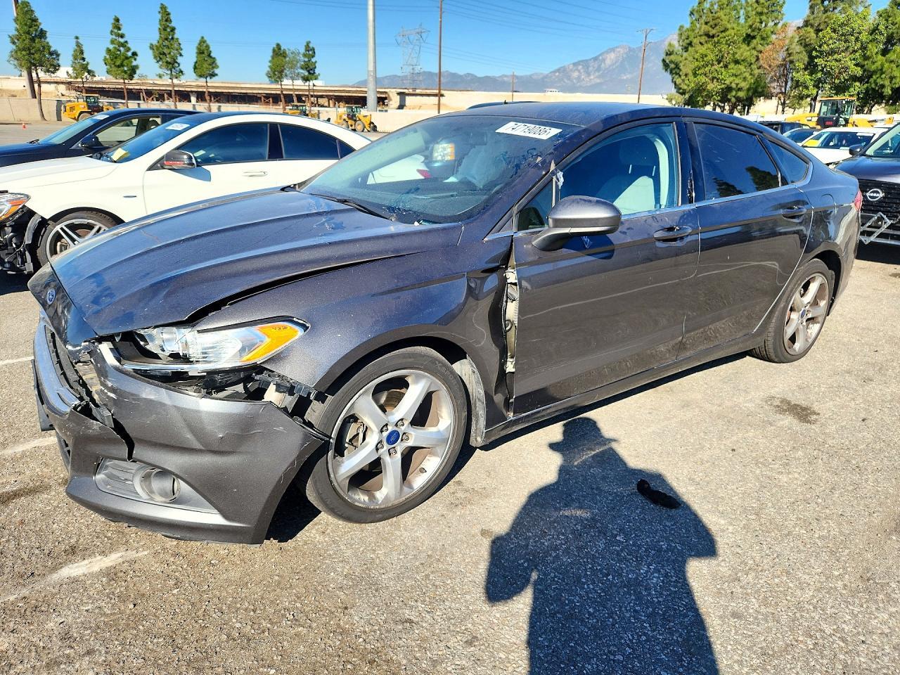 Вид 2016 FORD FUSION S, угол 1