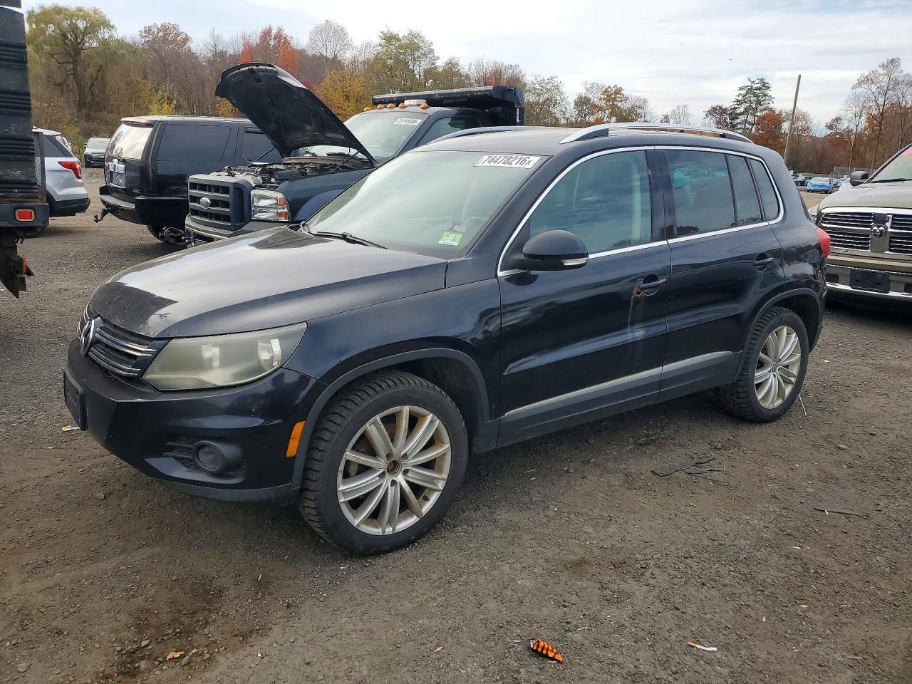 Vue de 2013 VOLKSWAGEN TIGUAN S, angle 1