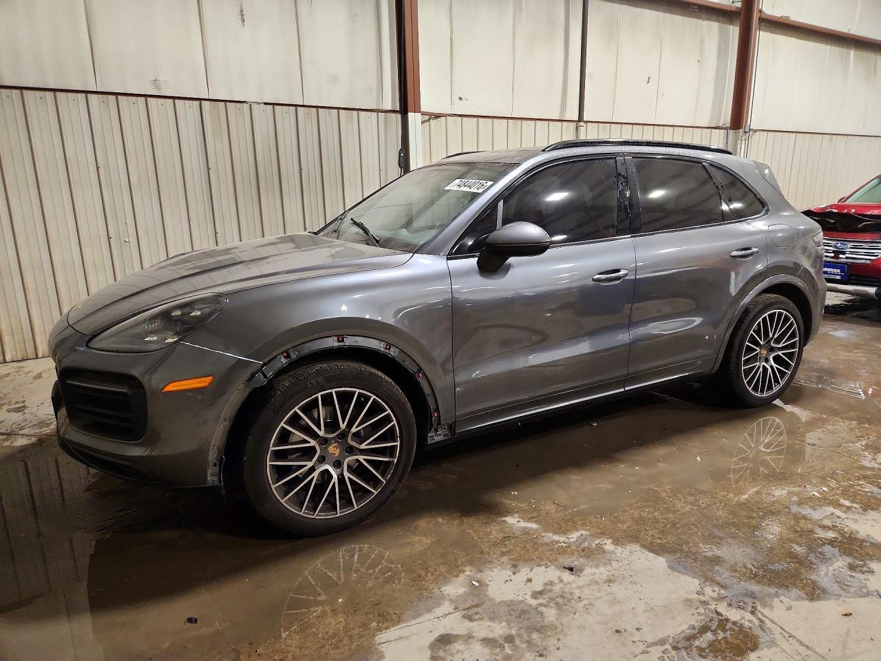 Vue de 2020 PORSCHE CAYENNE E-HYBRID, angle 1