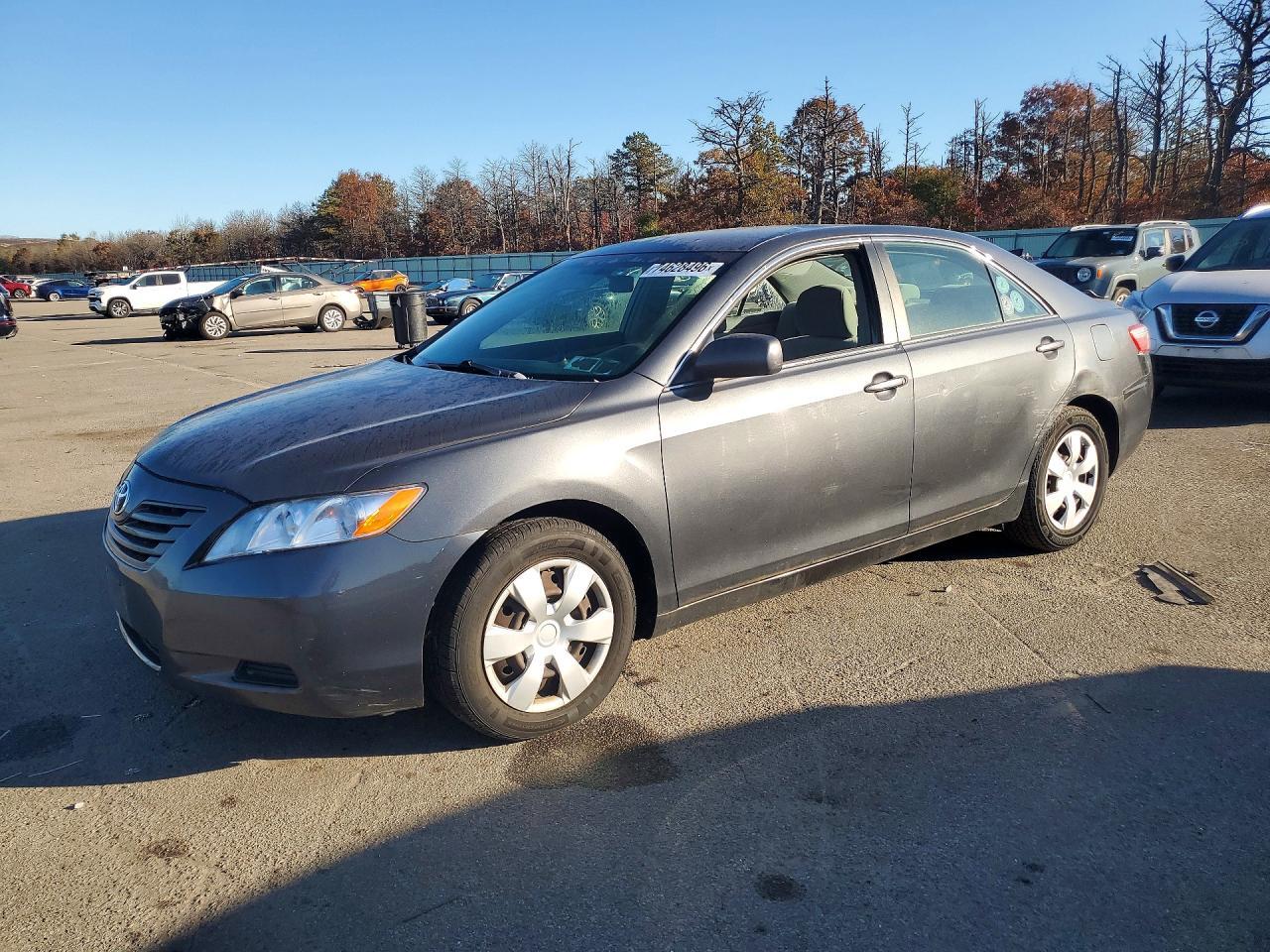 Vue de 2008 TOYOTA CAMRY LE, angle 1