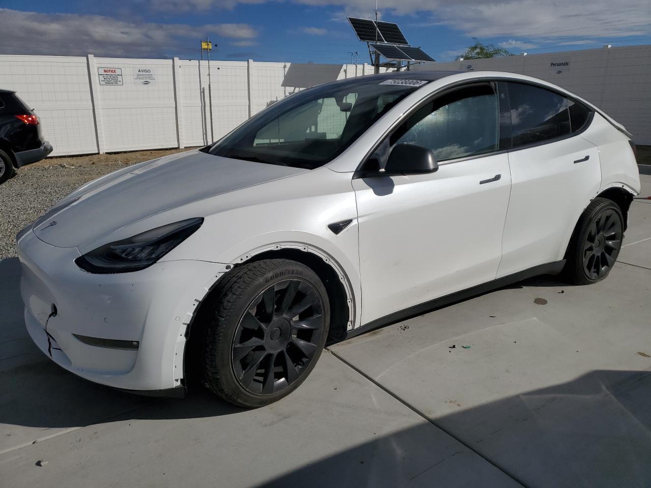 Vue de 2022 TESLA MODEL Y, angle 1