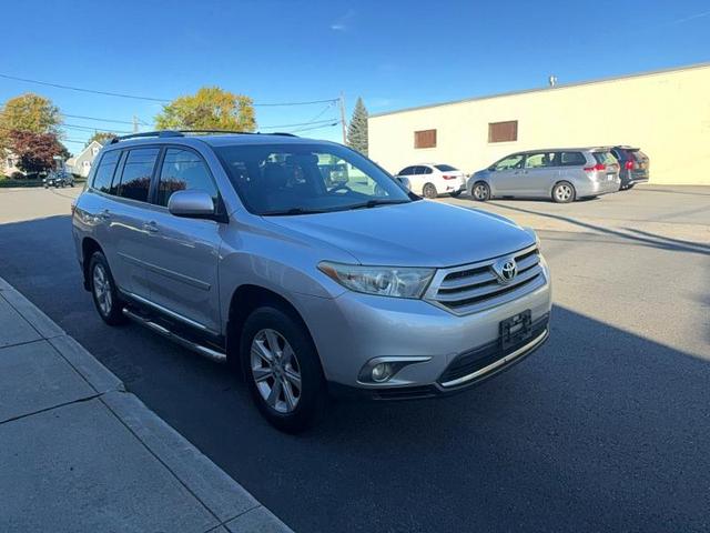 2011 TOYOTA HIGHLANDER SE  