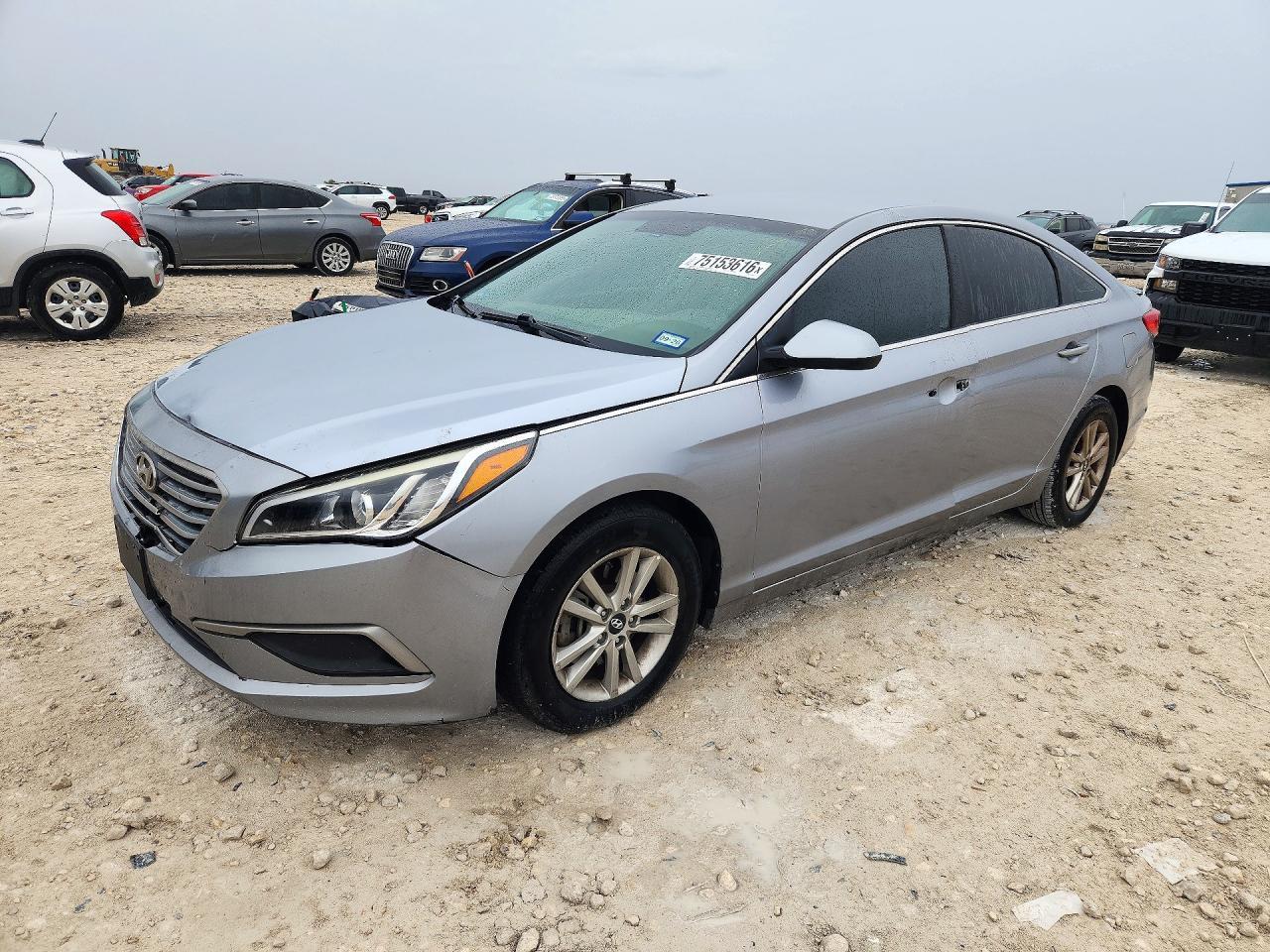 Vue de 2017 HYUNDAI SONATA SE, angle 1