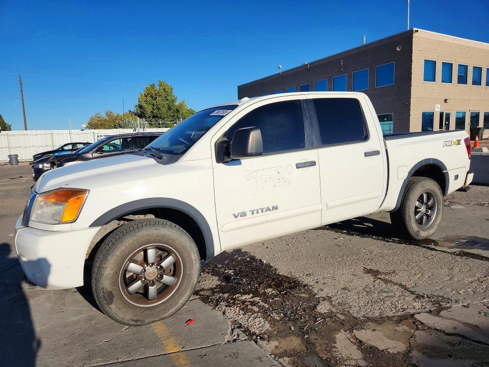 2013 NISSAN TITAN SV  