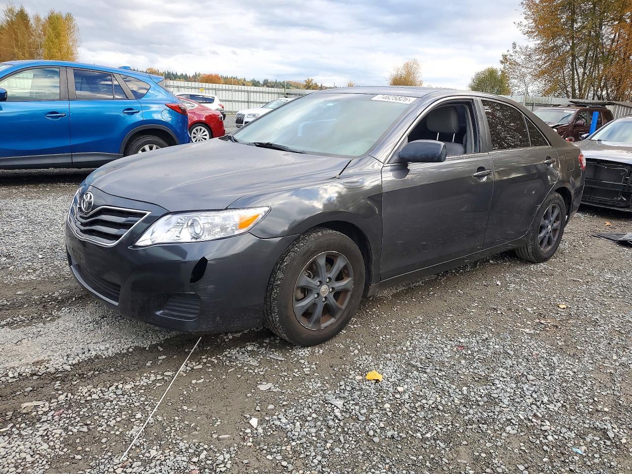 منظر 2011 TOYOTA CAMRY LE، زاوية 1