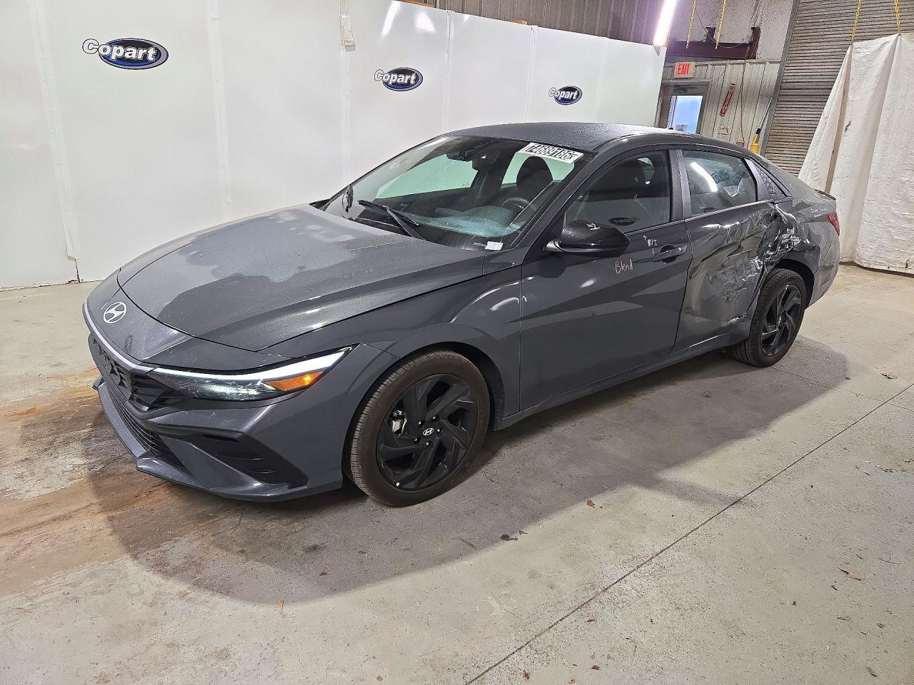 Vue de 2026 HYUNDAI ELANTRA SEL SPORT, angle 1