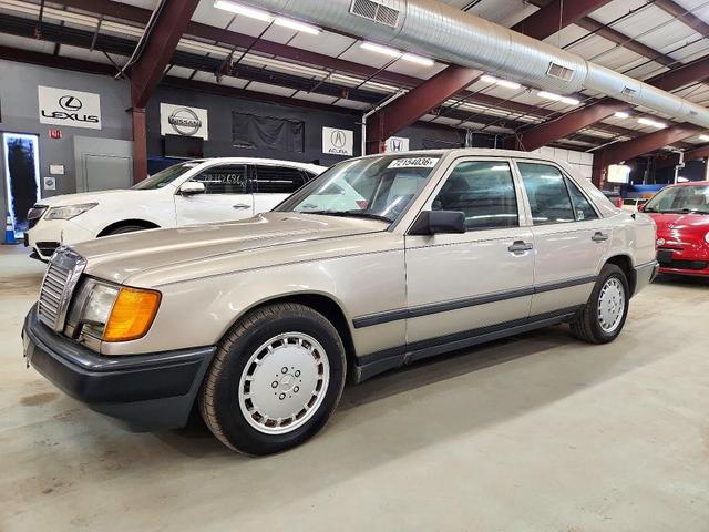 1989 MERCEDES-BENZ 300 E  