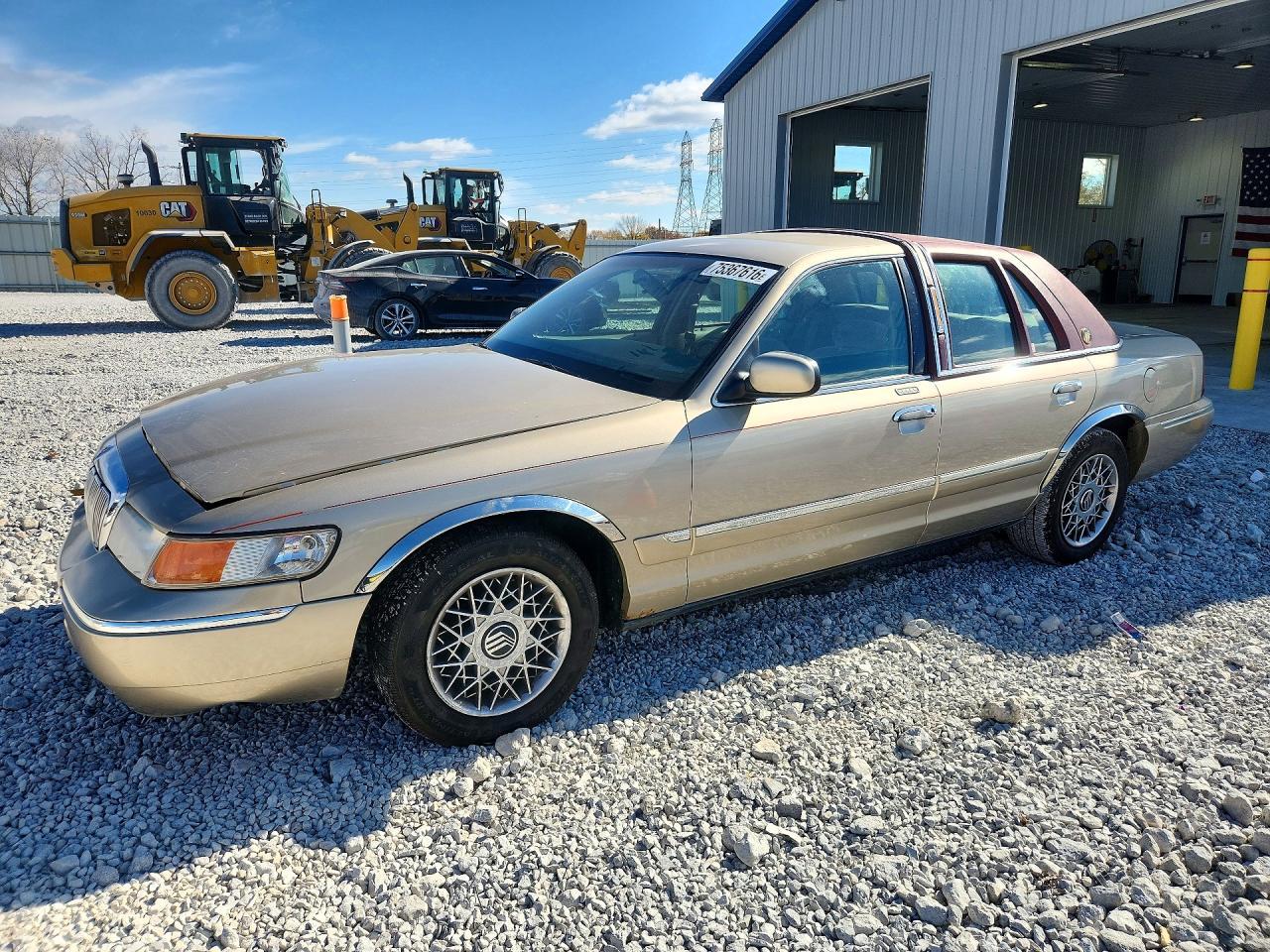 منظر 2000 MERCURY GRAND MARQUIS، زاوية 1