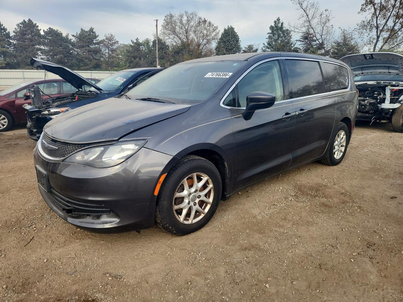 Вид 2018 CHRYSLER PACIFICA TOURING, угол 1