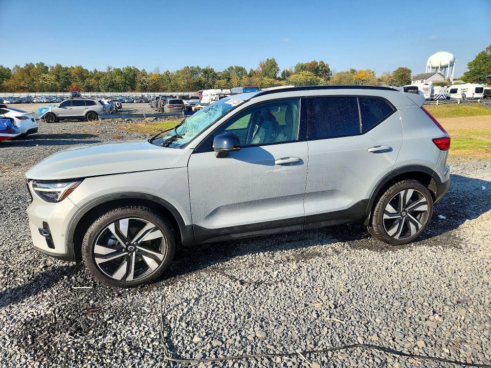 2025 VOLVO XC40 ULTRA  