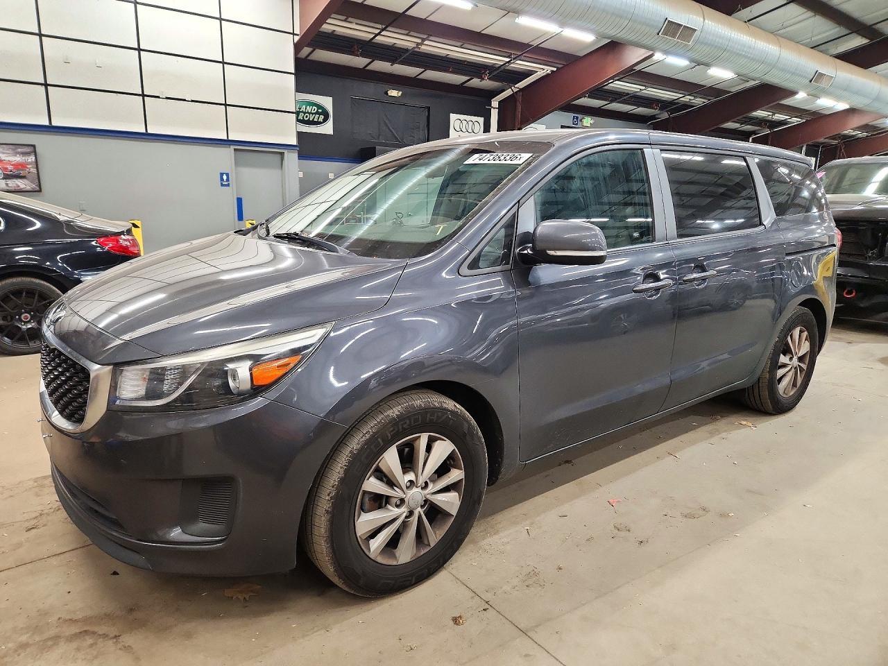 Вид 2017 KIA SEDONA LX, угол 1