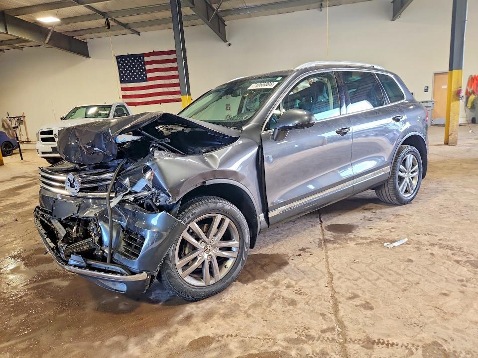 2015 VOLKSWAGEN TOUAREG V6  