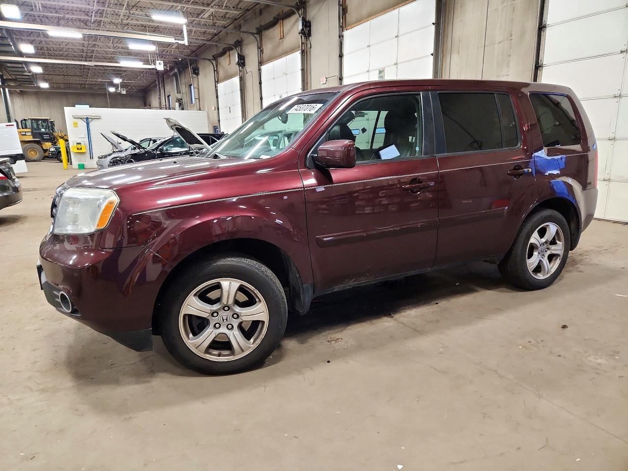 منظر 2015 HONDA PILOT EXL، زاوية 1