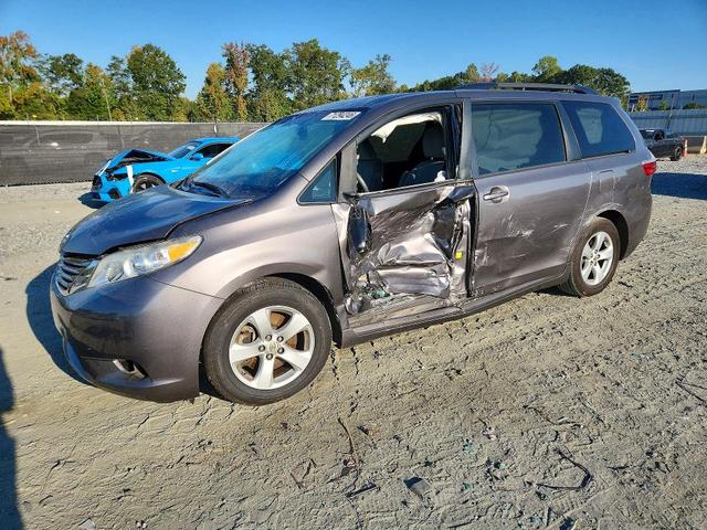 2015 TOYOTA SIENNA LE  