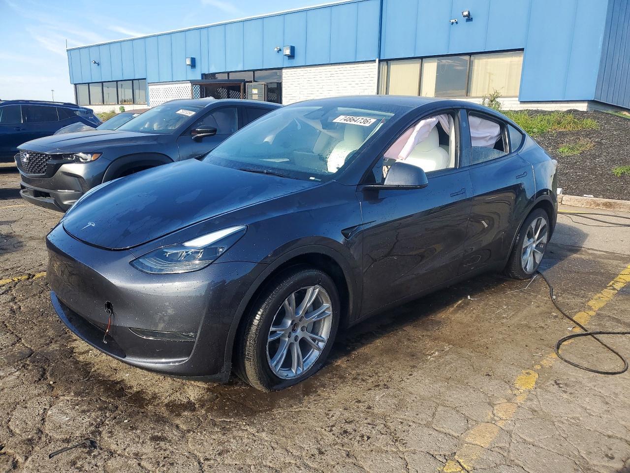 Vue de 2024 TESLA MODEL Y, angle 1