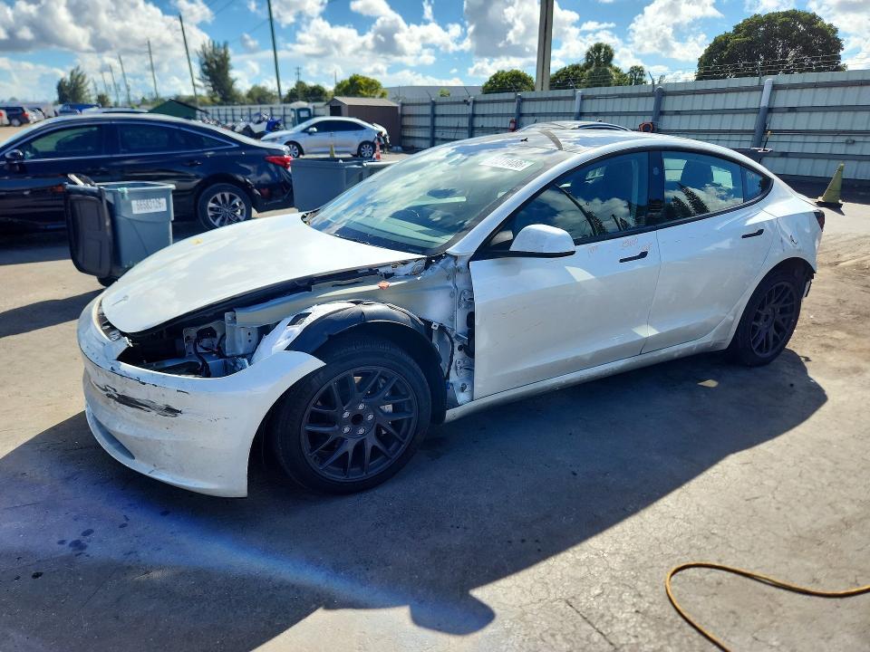 2025 TESLA MODEL 3   