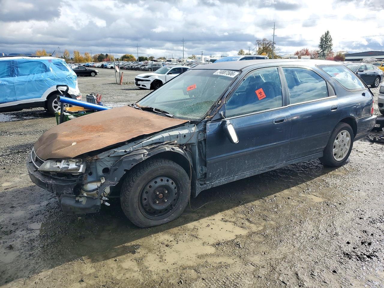 Вид 1997 HONDA ACCORD, угол 1