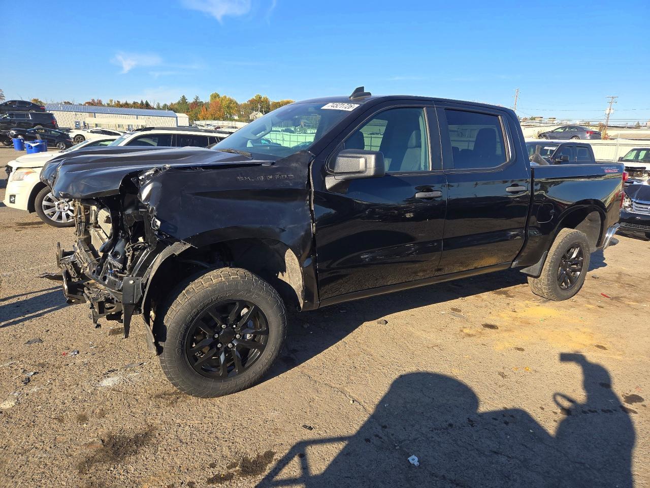 منظر 2024 CHEVROLET SILVERADO K1500 TRAIL BOSS CUSTOM، زاوية 1