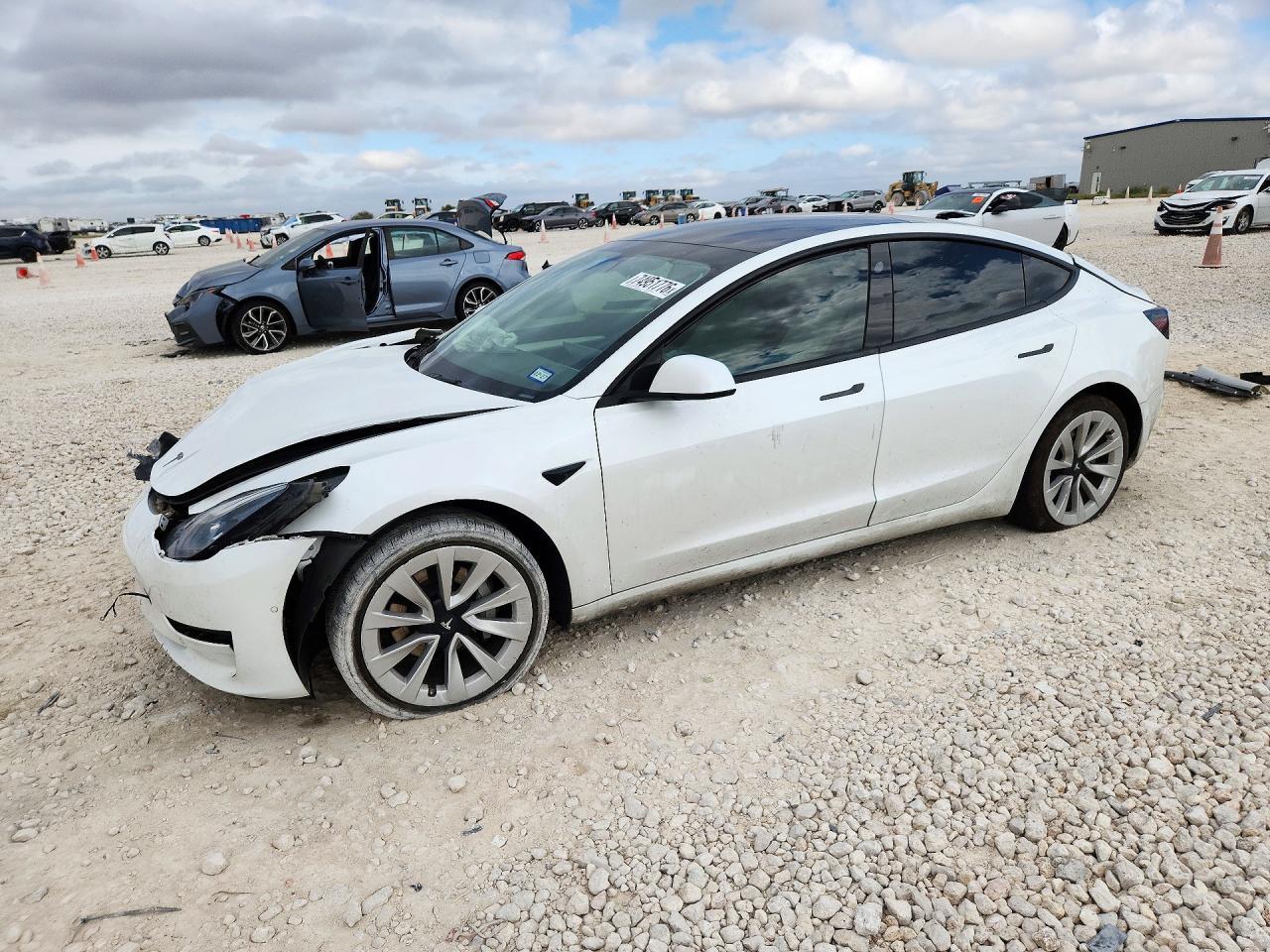 Vista de 2022 TESLA MODEL 3, ángulo 1