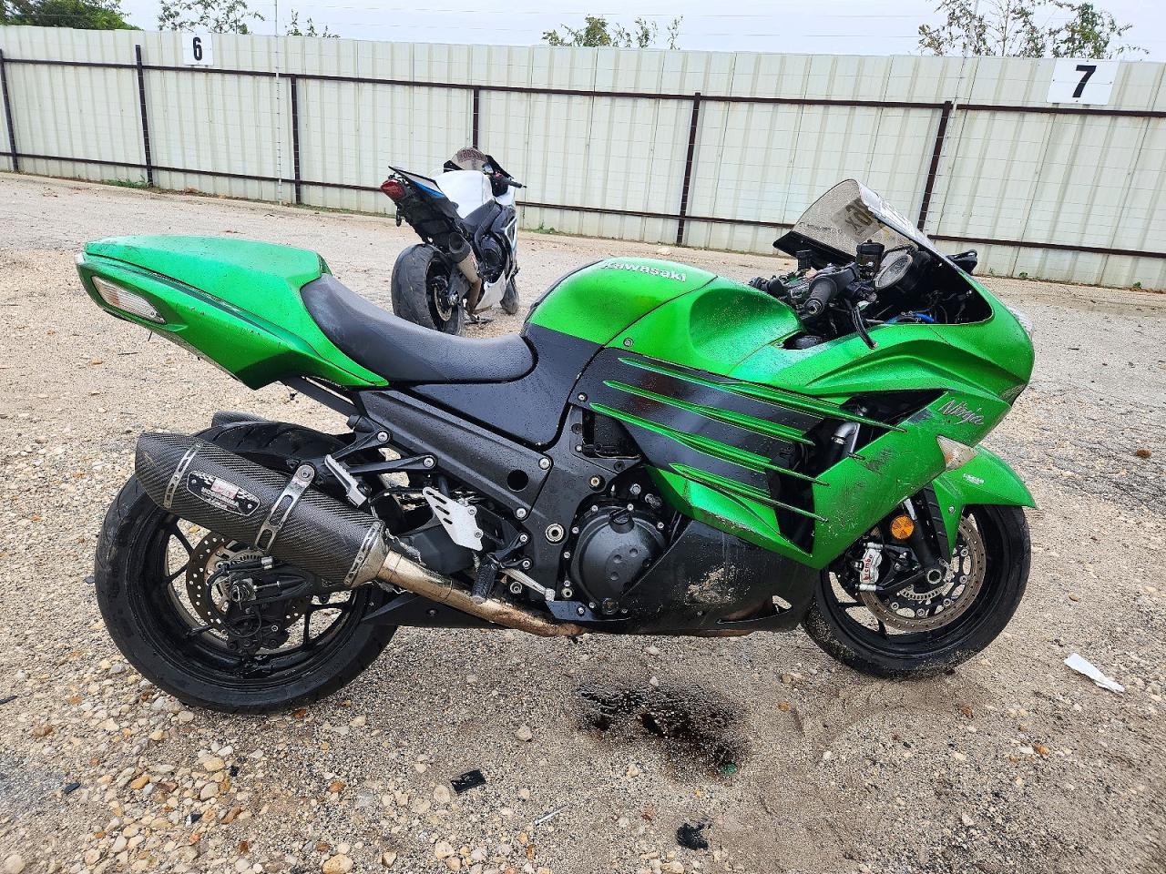 Вид 2017 KAWASAKI ZX1400 J, угол 1