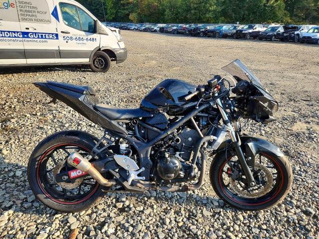 2018 YAMAHA YZFR3   