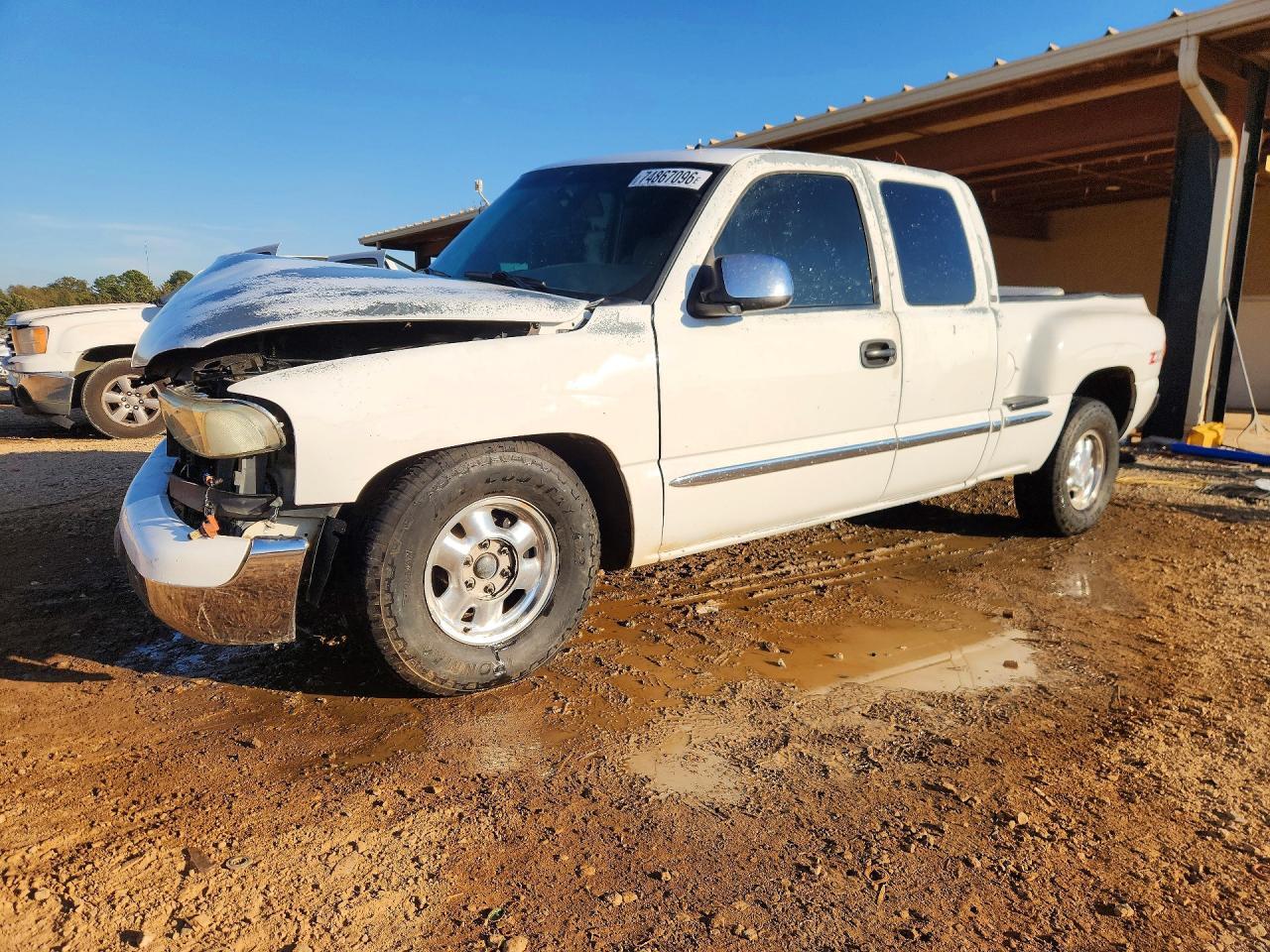 Vue de 2001 GMC NEW SIERRA K1500, angle 1