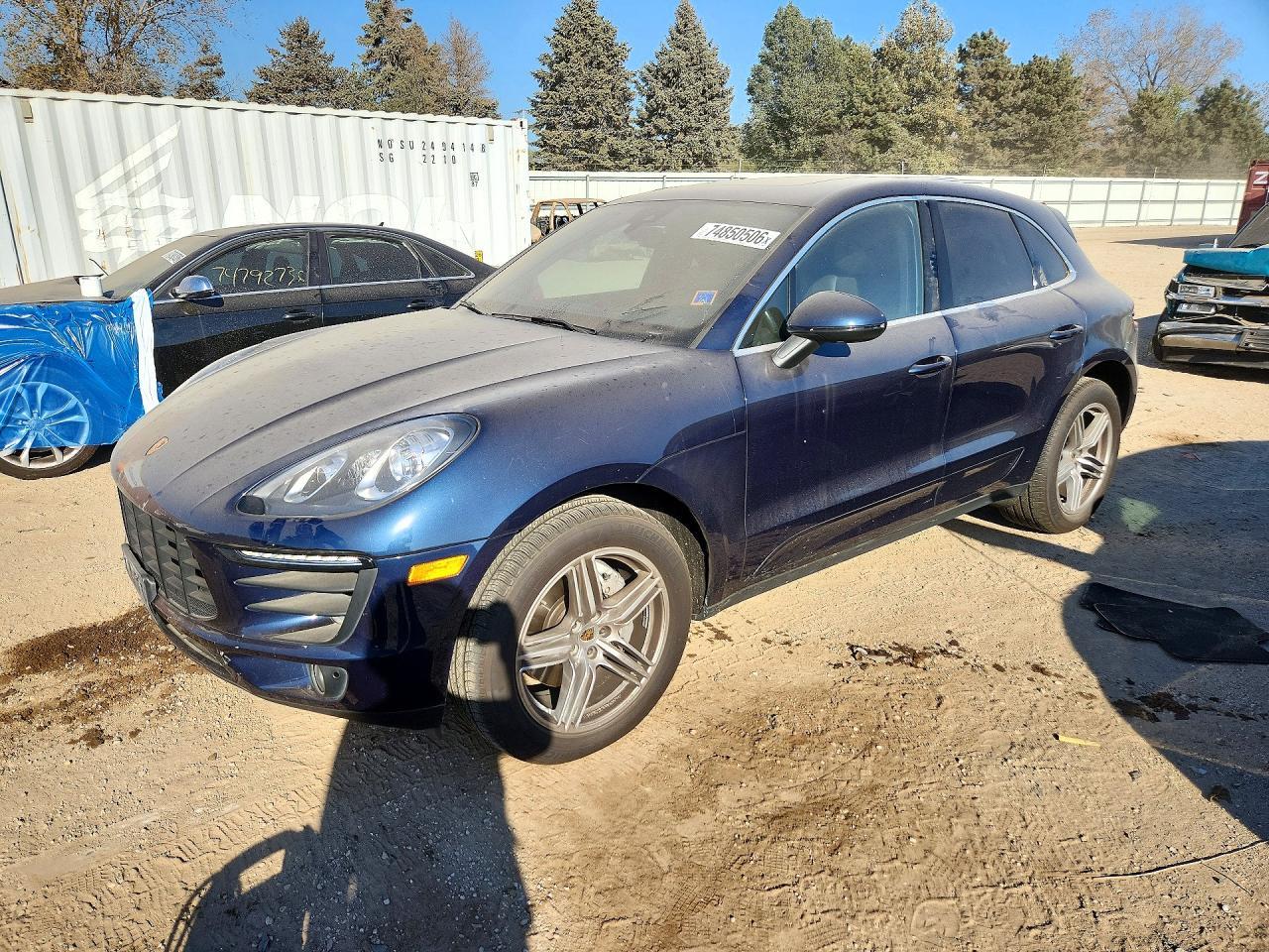 2015 PORSCHE MACAN S view, angle 1