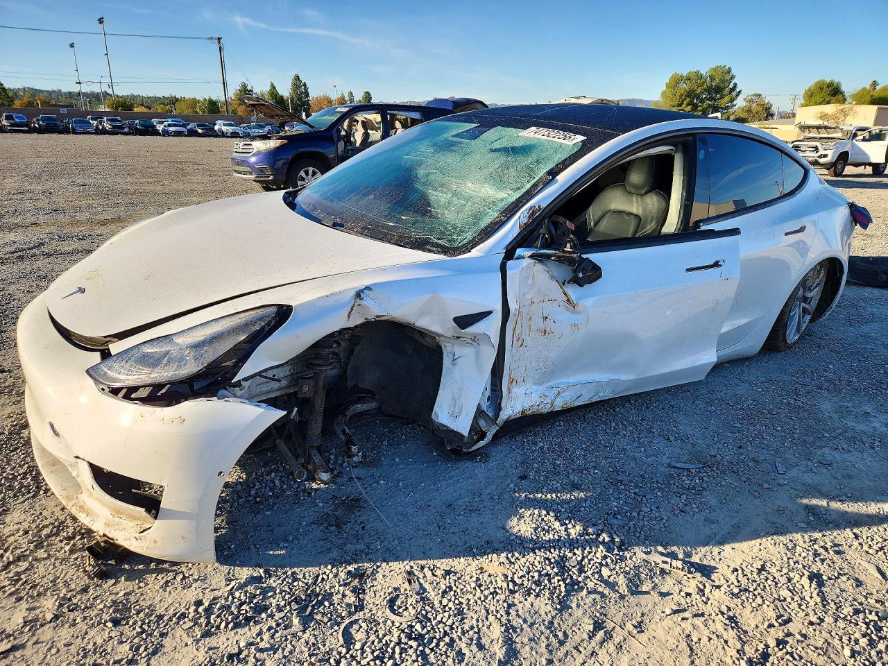 Вид 2020 TESLA MODEL 3, угол 1