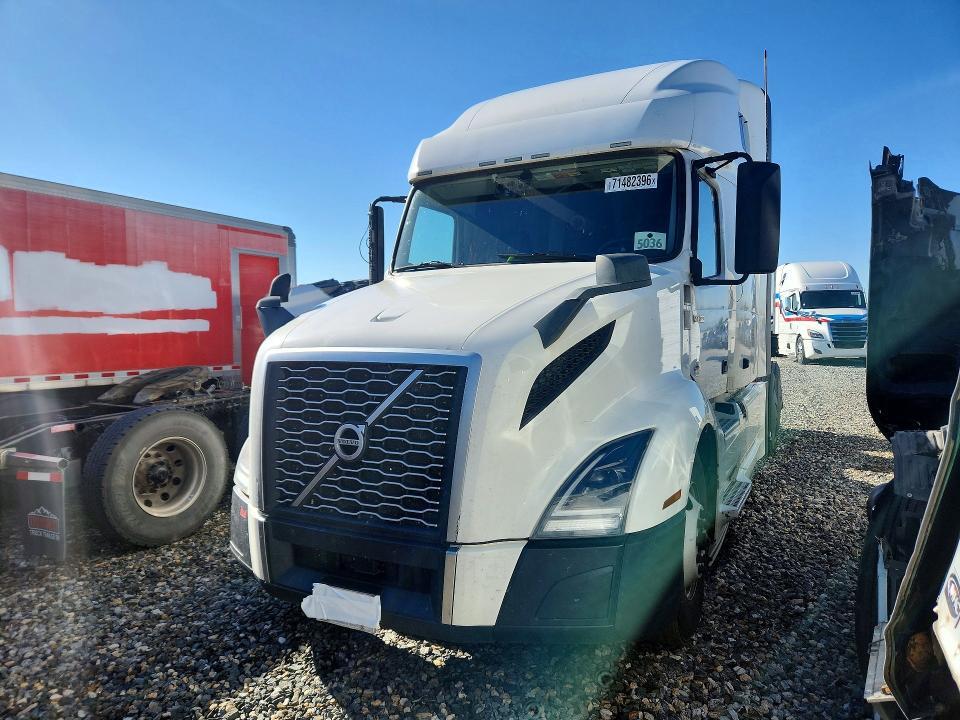 2023 VOLVO VNL SEMI TRUCK